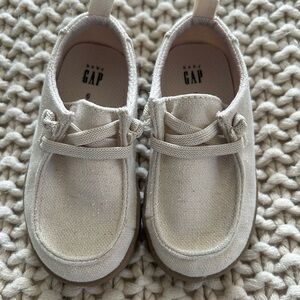 GAP Cream moccasin toe Shoes
